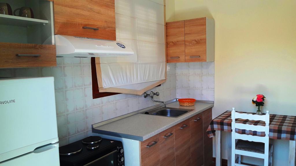 Varvara Studios & Apartments II Peroulades  ภายนอก รูปภาพ