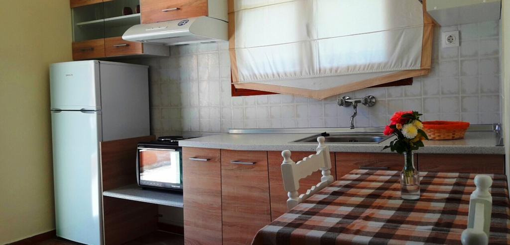 Varvara Studios & Apartments II Peroulades  ภายนอก รูปภาพ