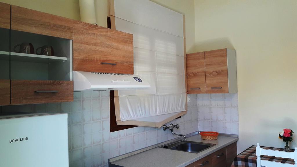 Varvara Studios & Apartments II Peroulades  ภายนอก รูปภาพ