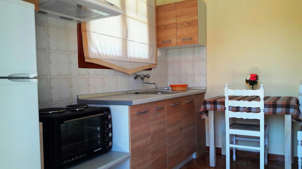 Varvara Studios & Apartments II Peroulades  ภายนอก รูปภาพ