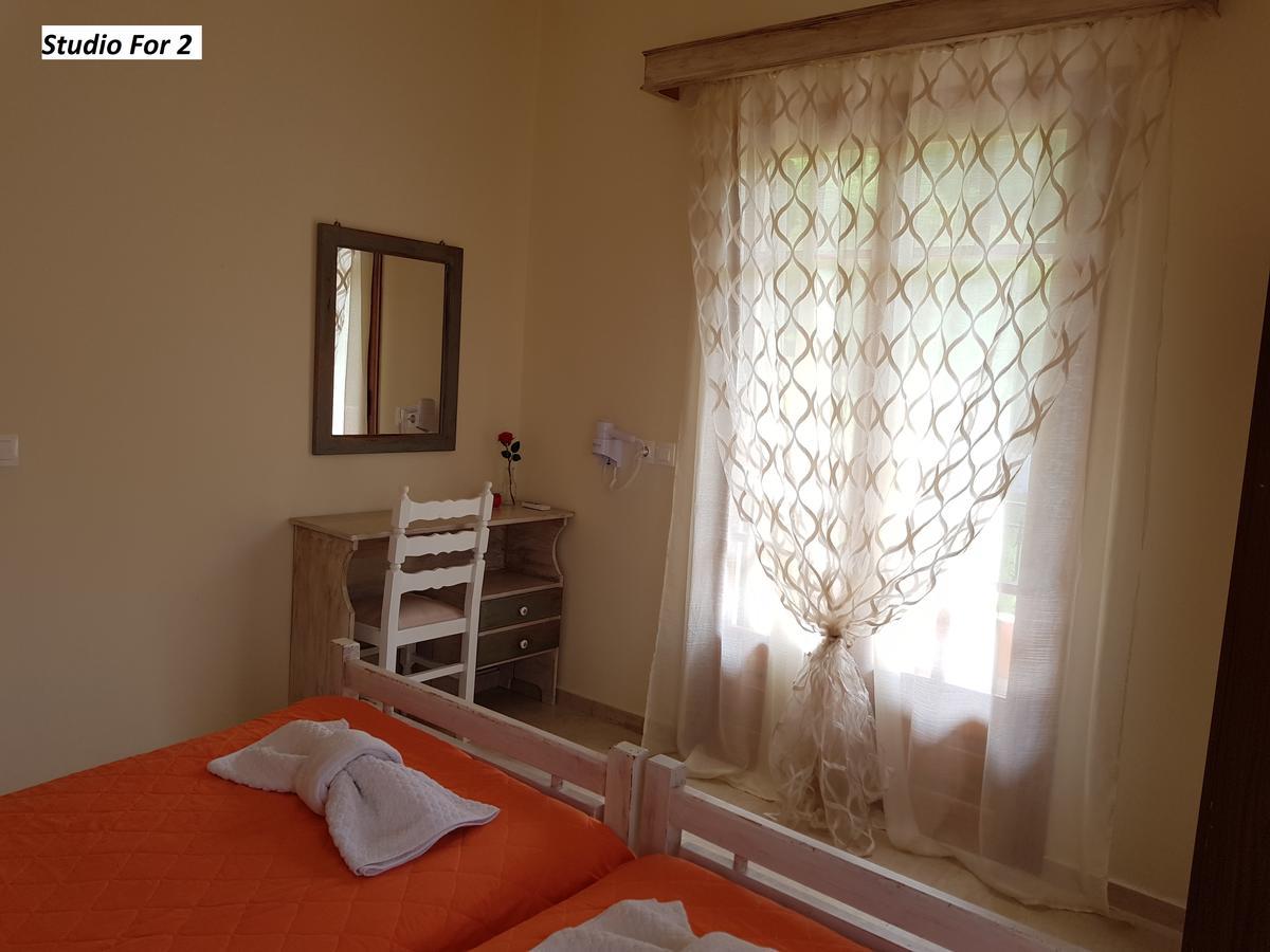 Varvara Studios & Apartments II Peroulades  ภายนอก รูปภาพ