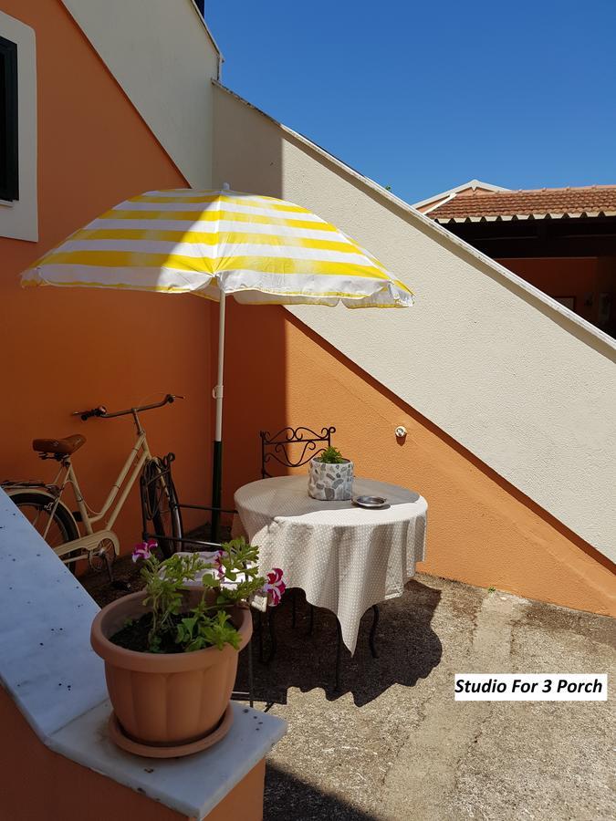 Varvara Studios & Apartments II Peroulades  ภายนอก รูปภาพ